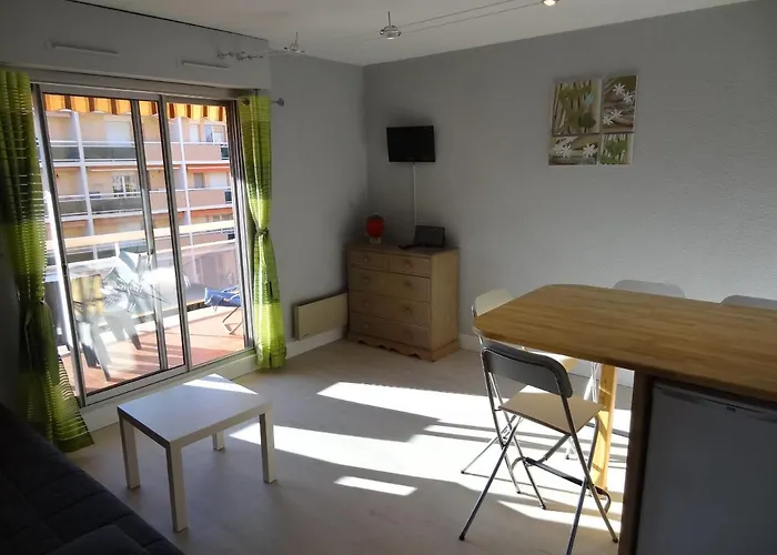 Studio spacieux proche plage. Wi-fi, climatisation